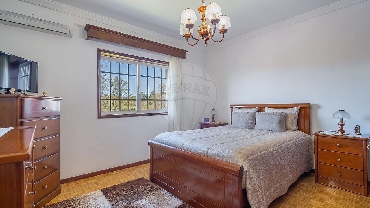 Moradia T4 para Venda em Lodares Foto 4