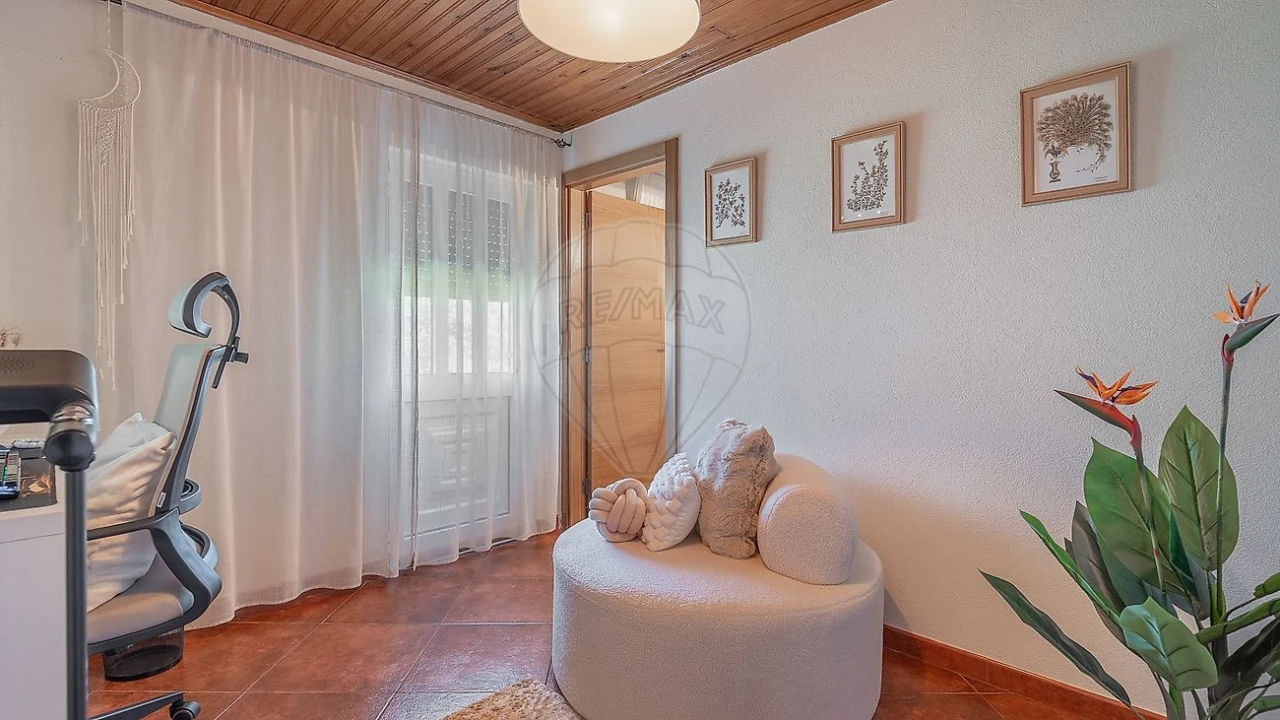 Moradia T4 para Venda em Lodares Foto 9