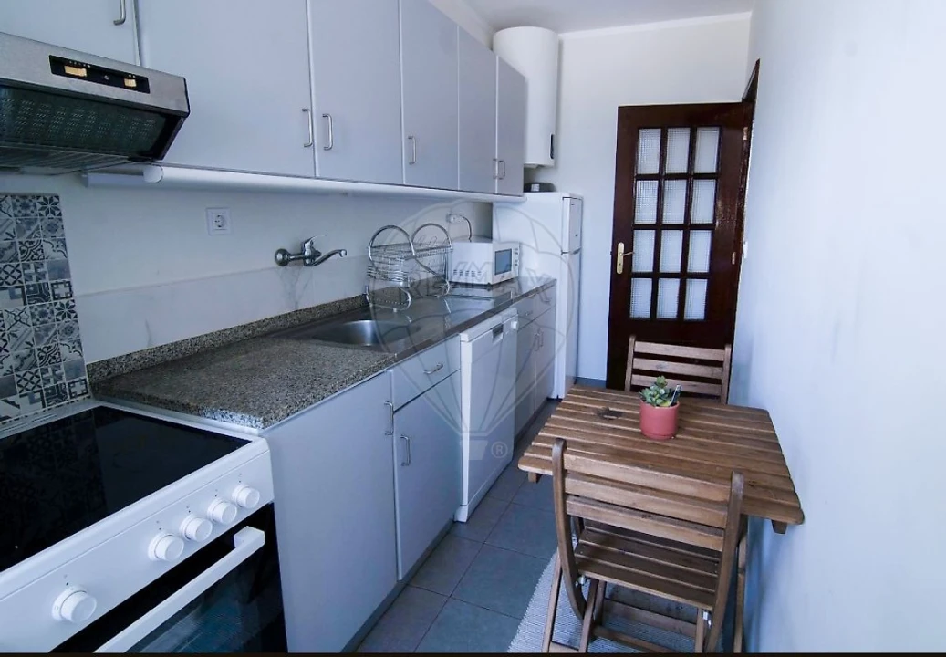 Apartamento T1 para Venda em Campanhã Foto 2