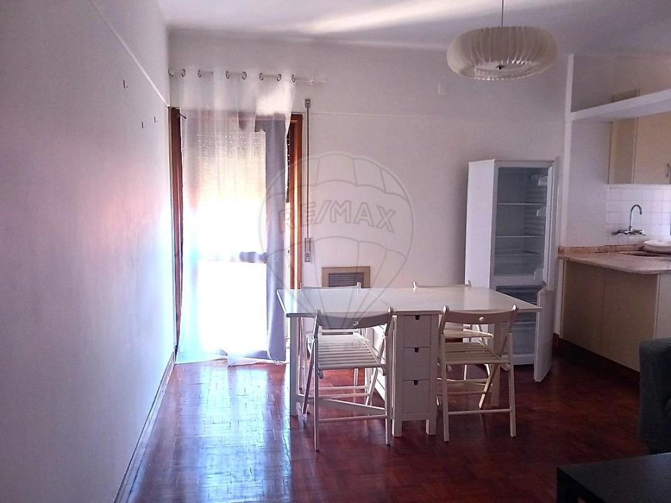Apartamento T1 para Arrendamento em Sé Nova, Santa Cruz, Almedina e São Bartolomeu Foto 7