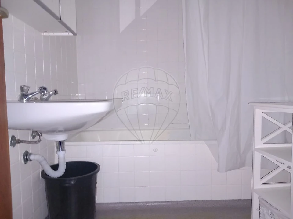 Apartamento T1 para Arrendamento em Sé Nova, Santa Cruz, Almedina e São Bartolomeu Foto 5