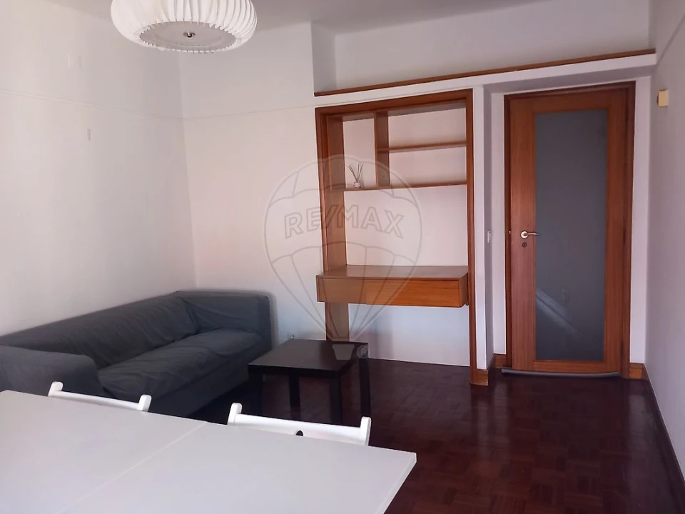 Apartamento T1 para Arrendamento em Sé Nova, Santa Cruz, Almedina e São Bartolomeu Foto 8