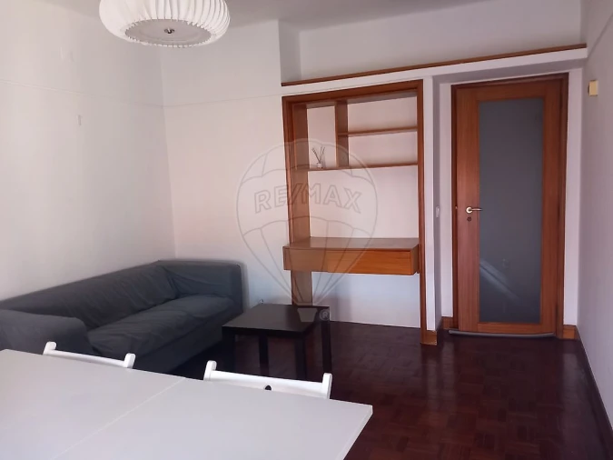 Apartamento T1 para Arrendamento em Sé Nova, Santa Cruz, Almedina e São Bartolomeu Foto 8