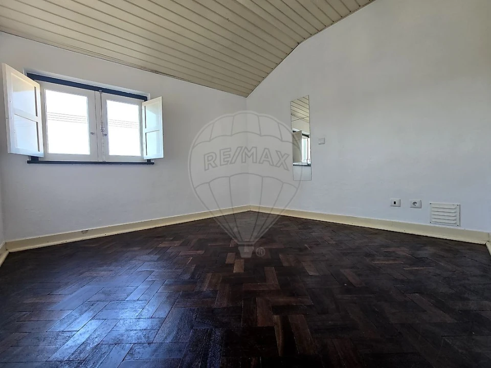 Apartamento T1 para Arrendamento em Sé Nova, Santa Cruz, Almedina e São Bartolomeu Foto 4