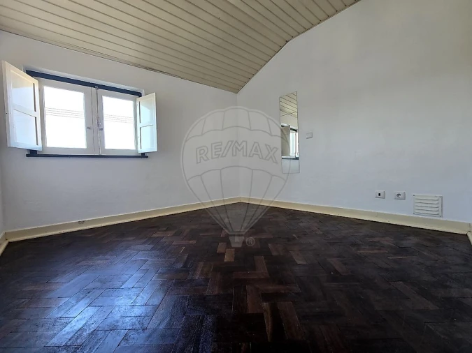Apartamento T1 para Arrendamento em Sé Nova, Santa Cruz, Almedina e São Bartolomeu Foto 4
