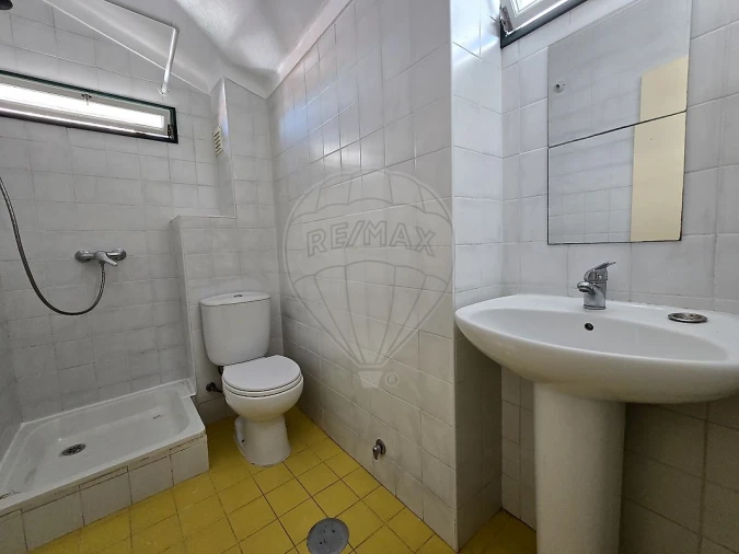 Apartamento T1 para Arrendamento em Sé Nova, Santa Cruz, Almedina e São Bartolomeu Foto 11