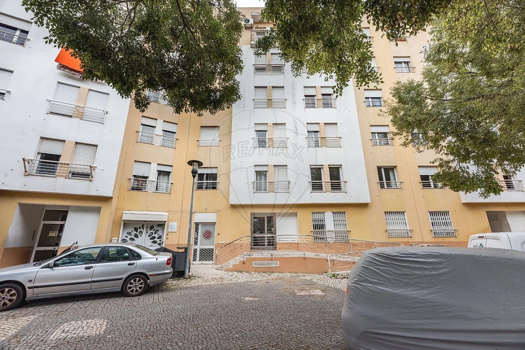 Apartamento T2 para Venda em Benfica Foto 3