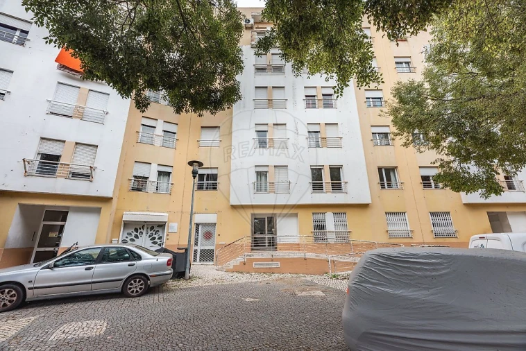 Apartamento T2 para Venda em Benfica Foto 3