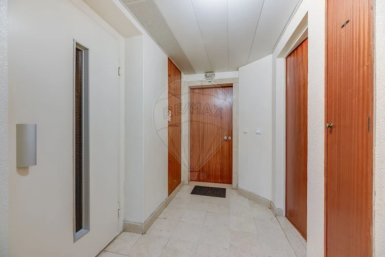 Apartamento T2 para Venda em Benfica