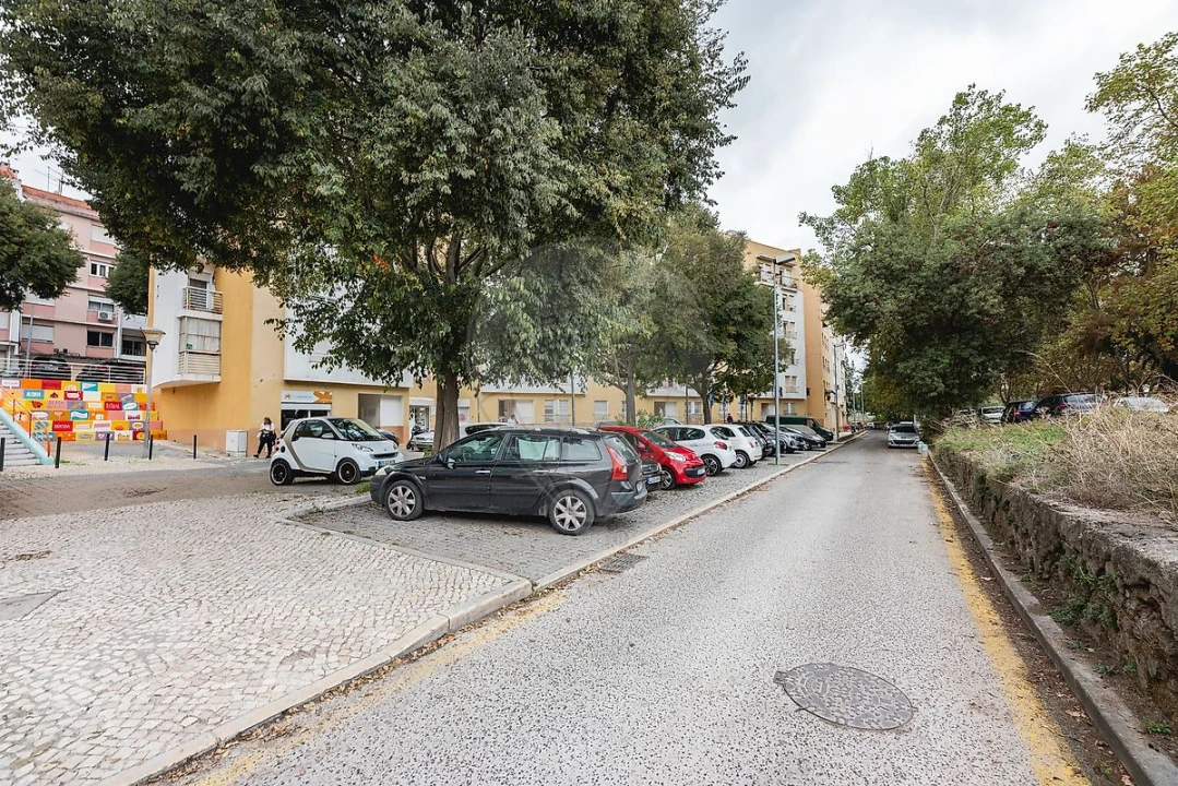 Apartamento T2 para Venda em Benfica Foto 5