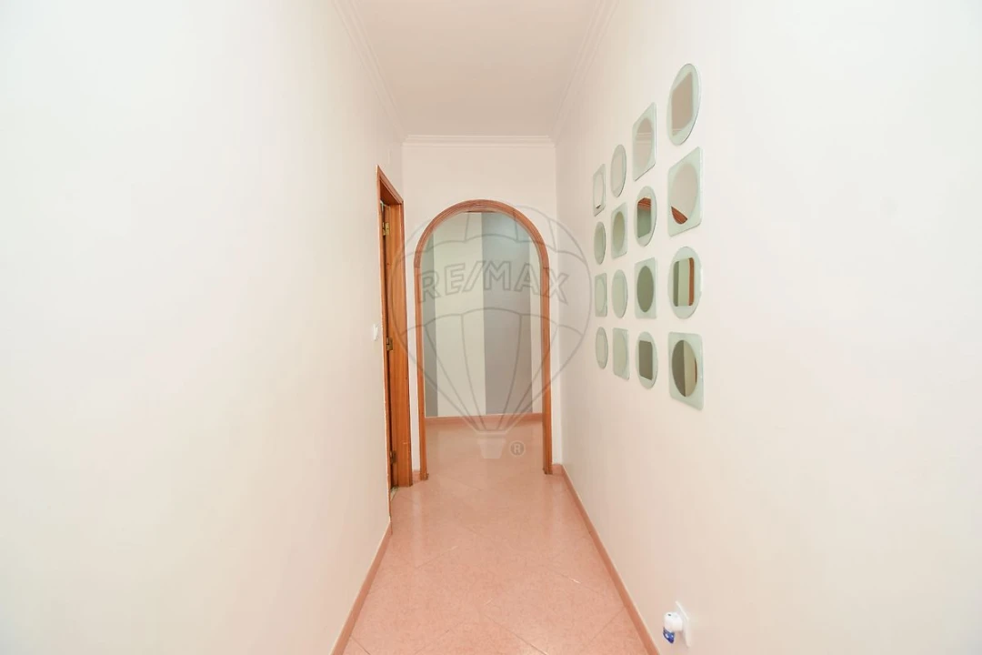 Apartamento T2 para Venda em Rio de Mouro Foto 11