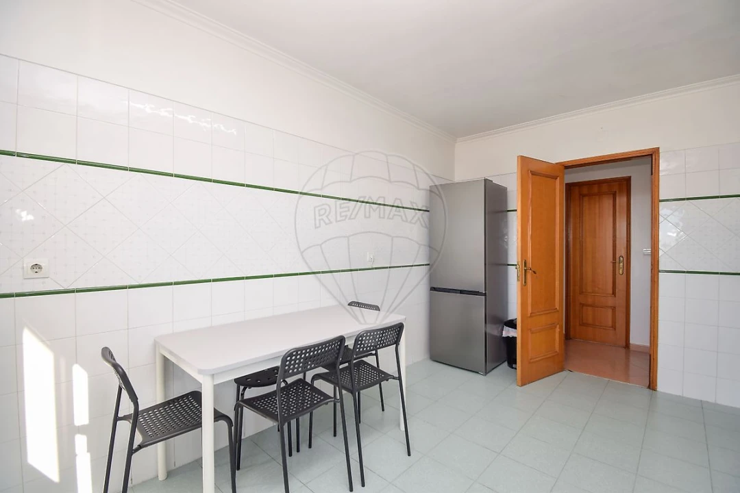 Apartamento T2 para Venda em Rio de Mouro Foto 21