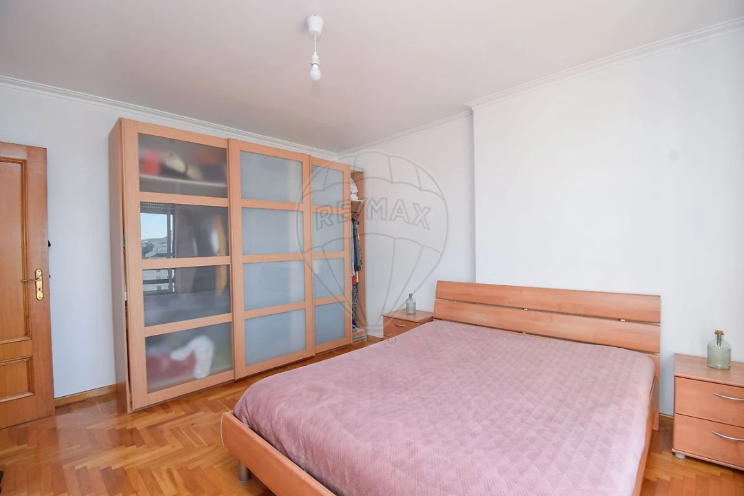 Apartamento T2 para Venda em Rio de Mouro Foto 12