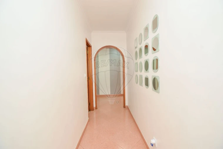 Apartamento T2 para Venda em Rio de Mouro Foto 11