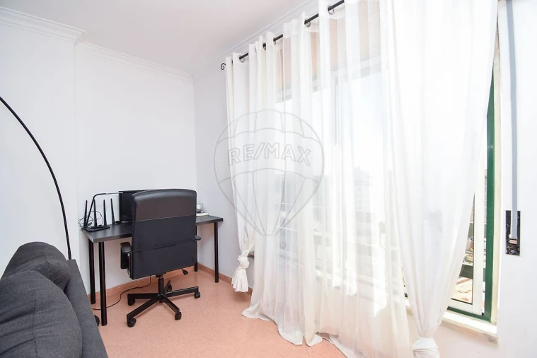 Apartamento T2 para Venda em Rio de Mouro Foto 7