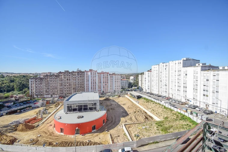Apartamento T2 para Venda em Rio de Mouro Foto 23