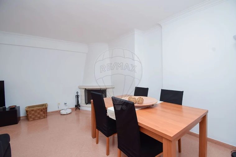 Apartamento T2 para Venda em Rio de Mouro Foto 10