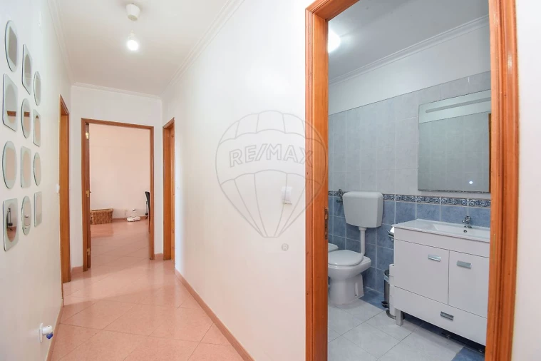 Apartamento T2 para Venda em Rio de Mouro Foto 16