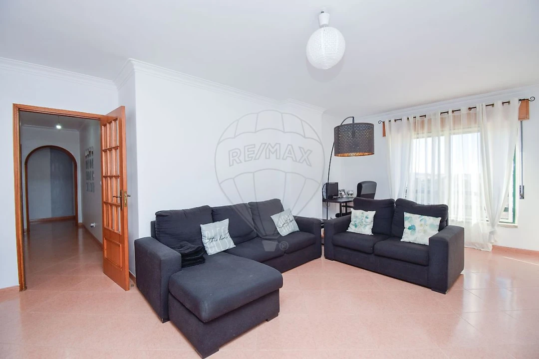 Apartamento T2 para Venda em Rio de Mouro Foto 4