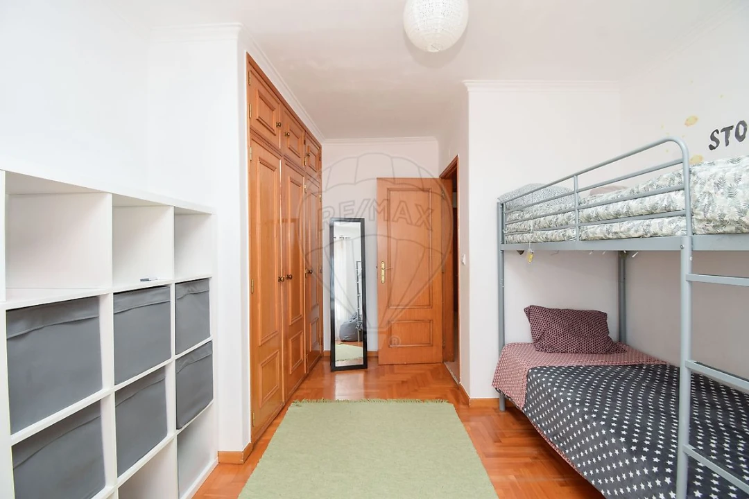 Apartamento T2 para Venda em Rio de Mouro Foto 15