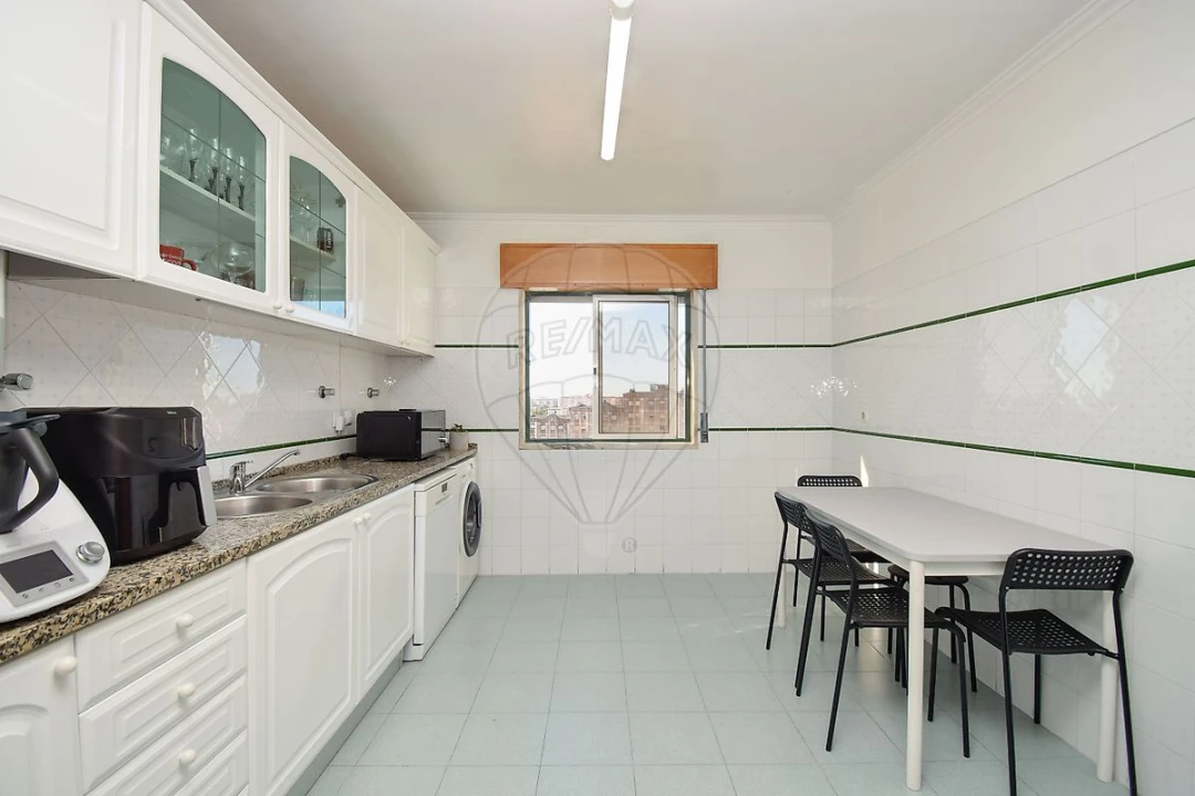 Apartamento T2 para Venda em Rio de Mouro Foto 18