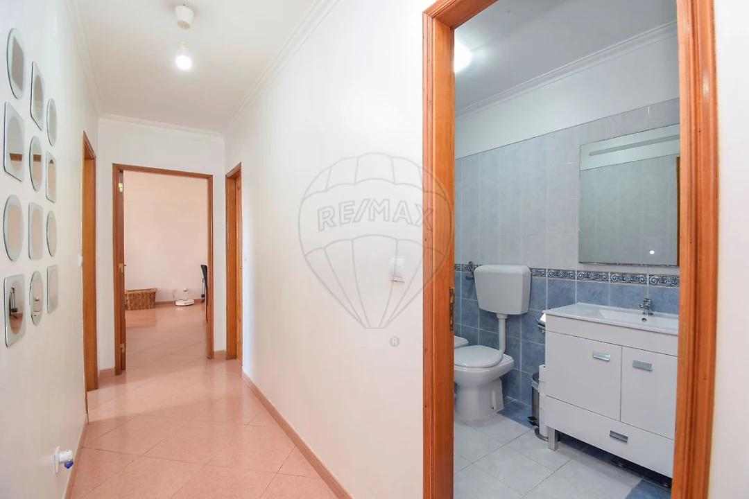 Apartamento T2 para Venda em Rio de Mouro Foto 16