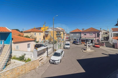 Moradia T3 para Venda em Almargem do Bispo, Pêro Pinheiro e Montelavar