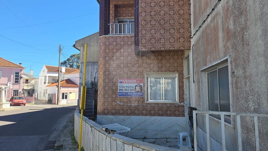 Moradia T3 para Venda em Almargem do Bispo, Pêro Pinheiro e Montelavar Foto 1