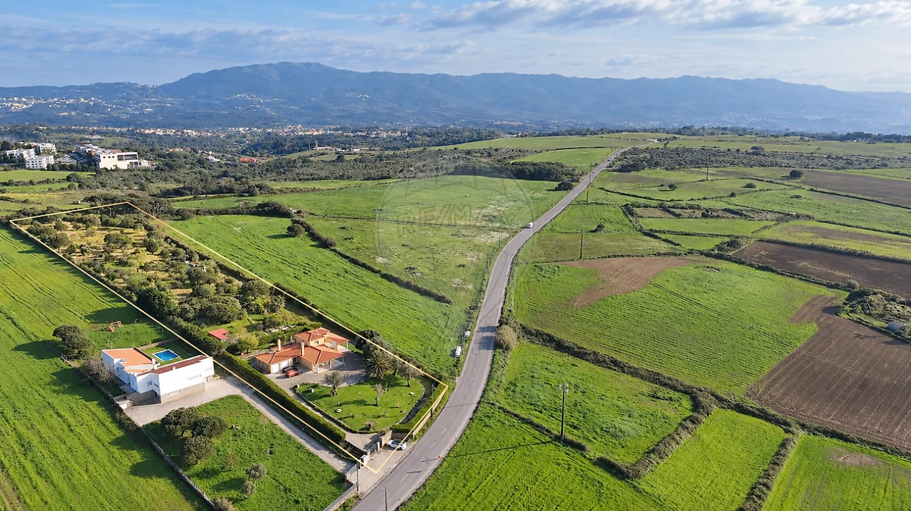 Moradia T4 para Venda em São João das Lampas e Terrugem Foto 1