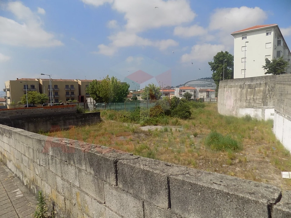 Terreno para Venda em Campanhã Foto 2