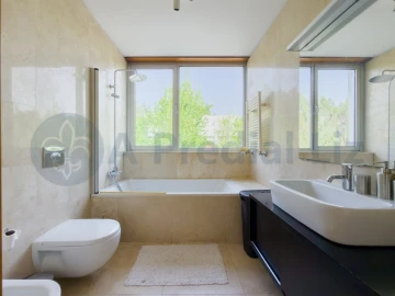 Moradia T3 para Venda em Nogueira e Silva Escura