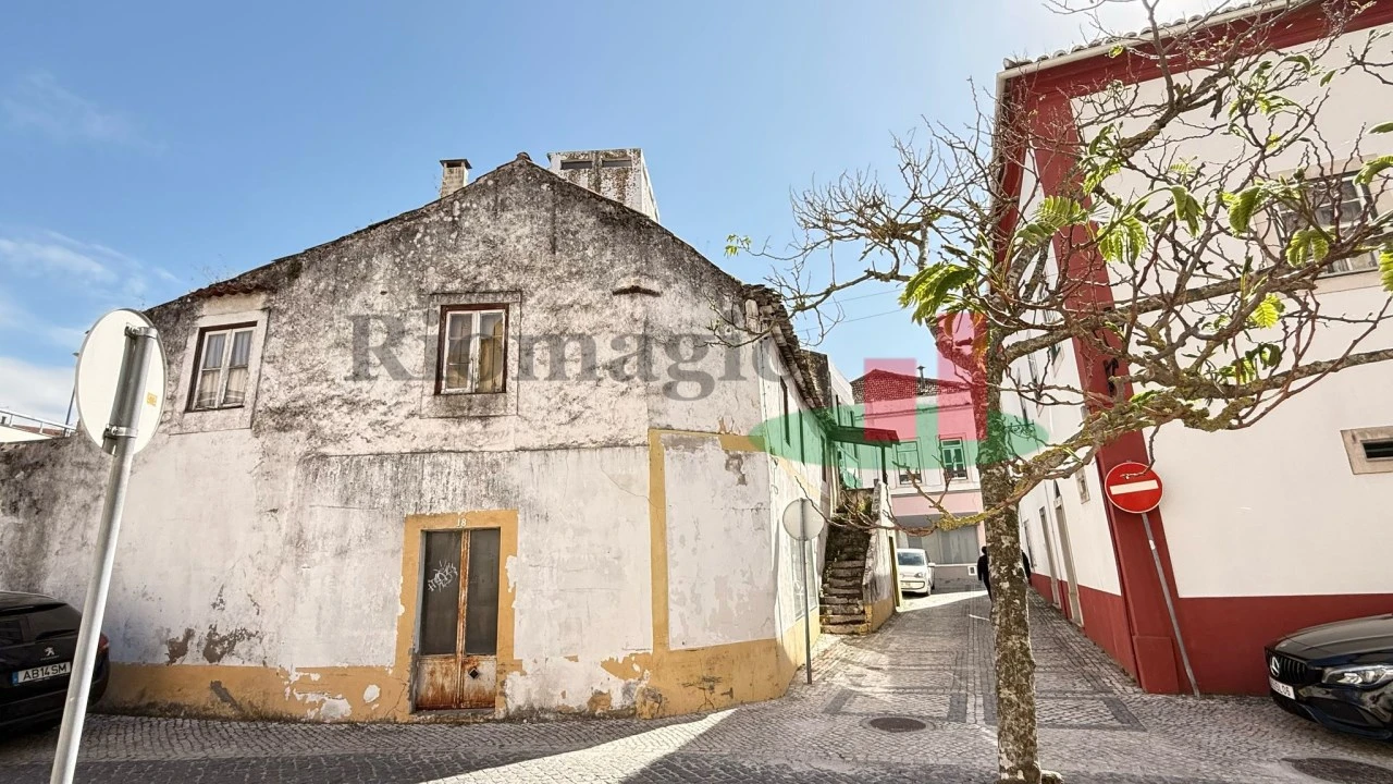 Moradia T3 para Venda em Rio Maior Foto 1