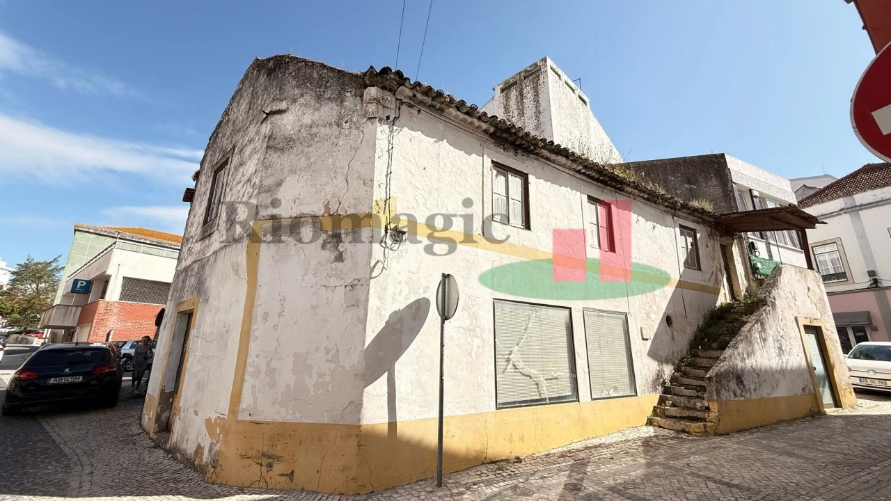 Moradia T3 para Venda em Rio Maior Foto 2