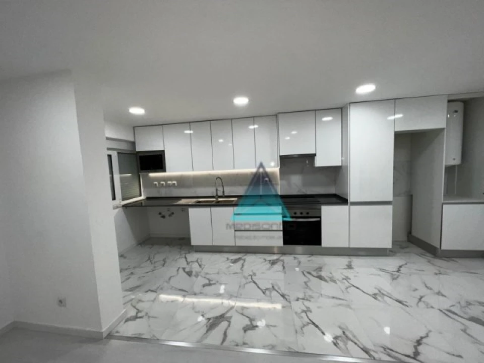 Apartamento T2 para Venda em Amora Foto 1