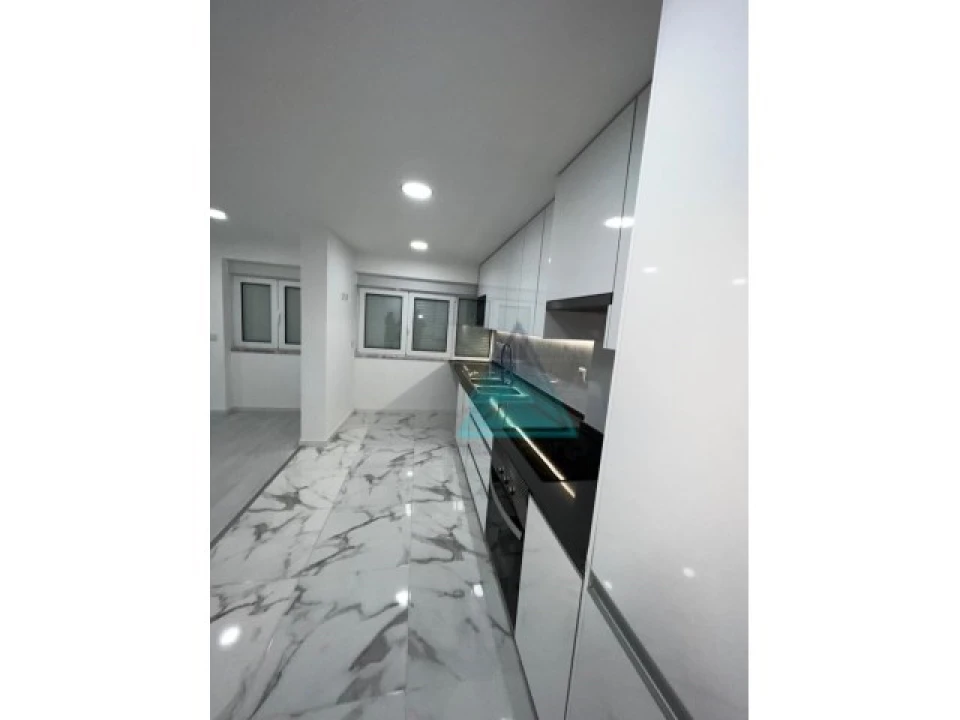 Apartamento T2 para Venda em Amora Foto 2