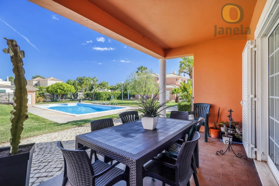 Moradia T3 para Venda em Quarteira Foto 1