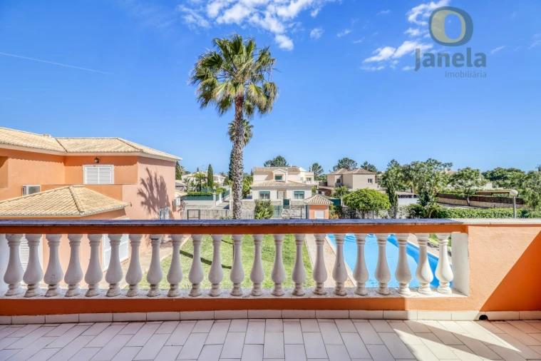 Moradia T3 para Venda em Quarteira Foto 3