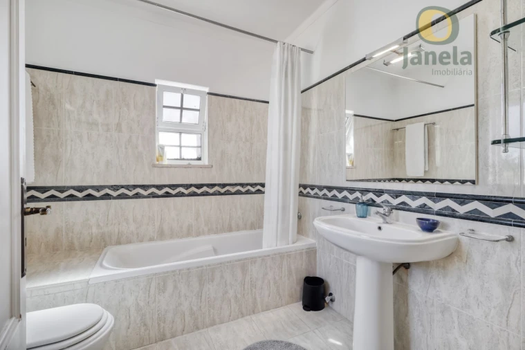 Moradia T3 para Venda em Quarteira Foto 6