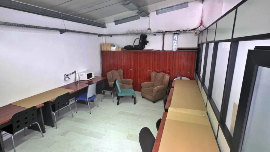 Armazém para Arrendamento em Milheiros Foto 12