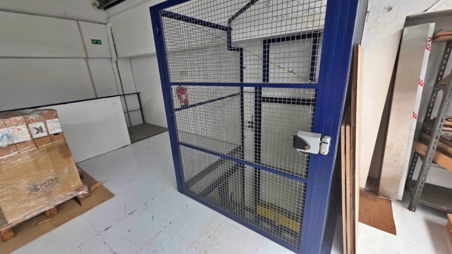 Armazém para Arrendamento em Milheiros Foto 20