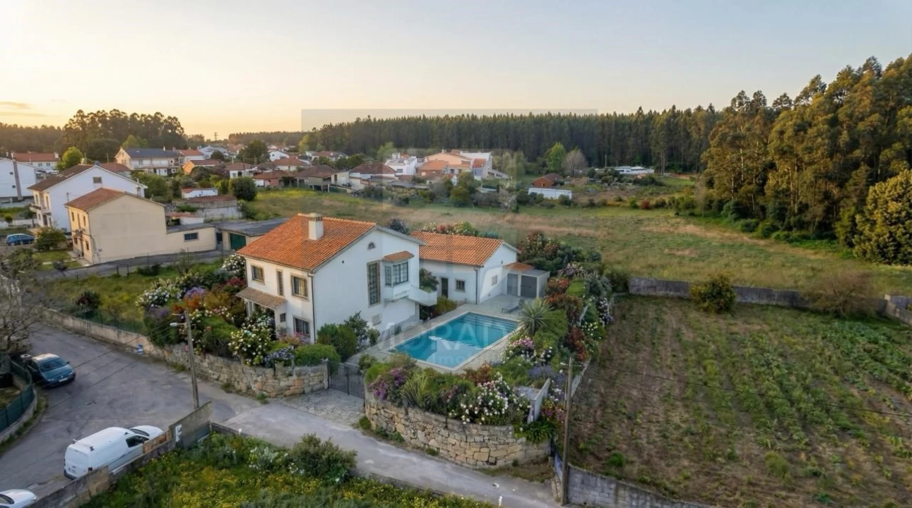 Moradia T4 para Venda em São Felix da Marinha Foto 3