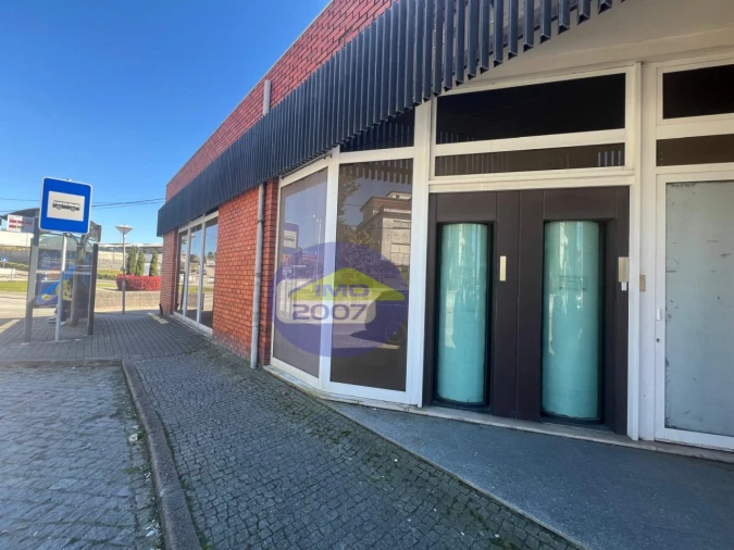 Loja para Arrendamento em São Paio de Oleiros