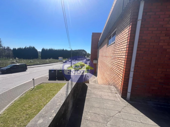 Loja para Arrendamento em São Paio de Oleiros Foto 4