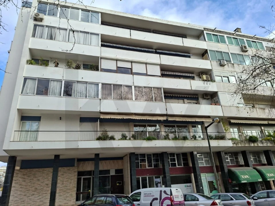 Apartamento T5 para Venda em Lumiar Foto 3