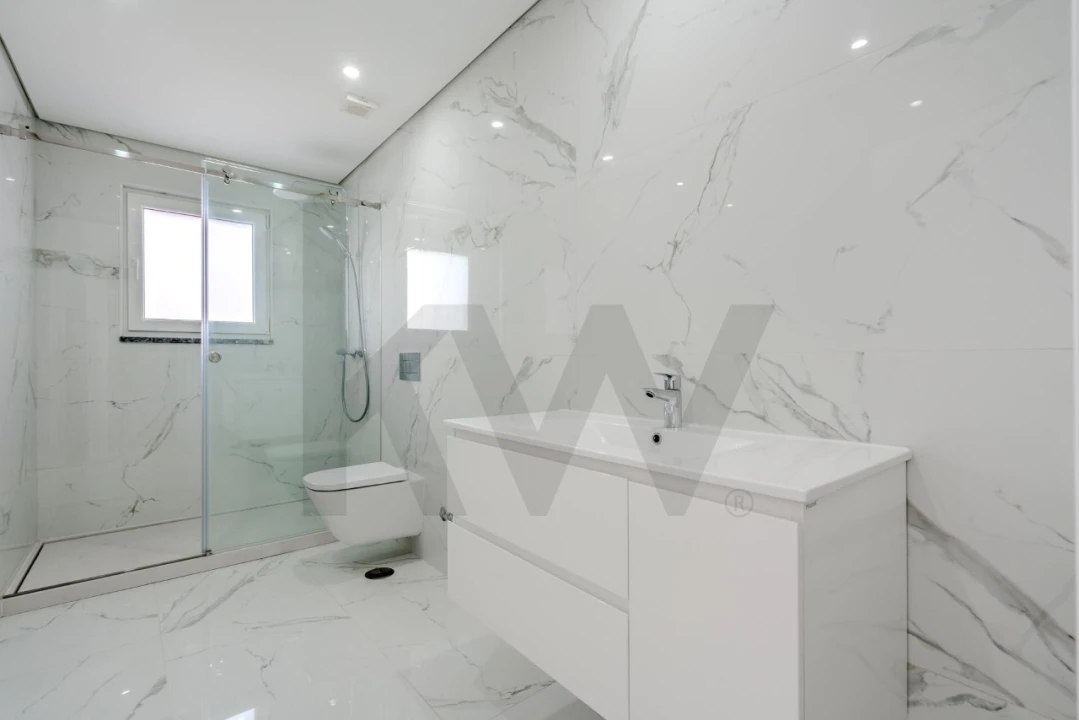 Moradia T4 para Venda em Corroios Foto 24