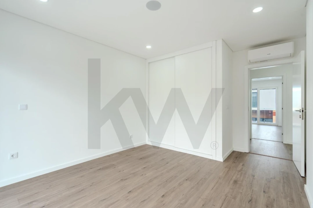 Moradia T4 para Venda em Corroios Foto 28