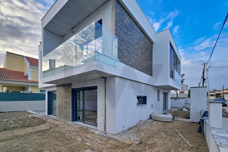 Moradia T4 para Venda em Corroios