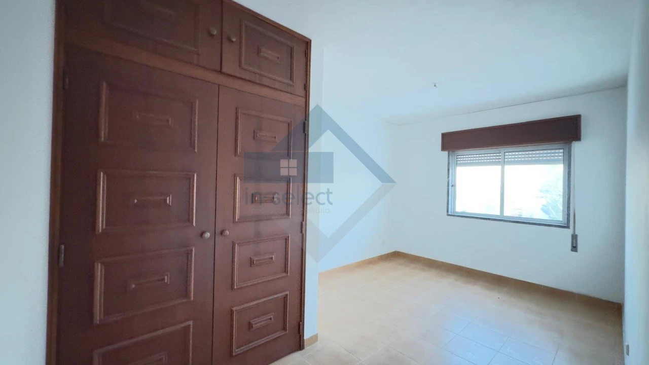 Apartamento T2 para Venda em Quarteira Foto 12