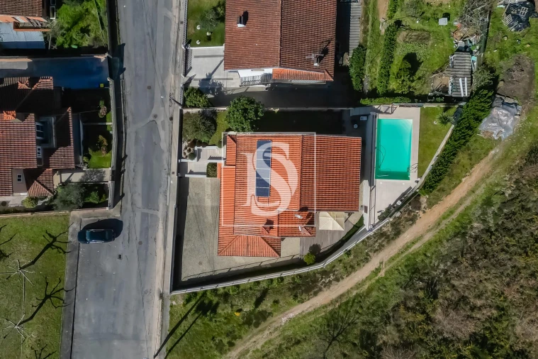 Moradia T4 para Venda em Pombeiro de Ribavizela Foto 3