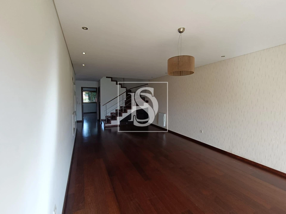 Moradia T4 para Venda em Palmeira de Faro e Curvos Foto 3